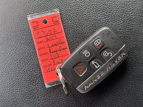 Used 2017 Land Rover Range Rover Sport SE image 35