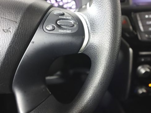 Used 2019 Nissan Pathfinder S image 15