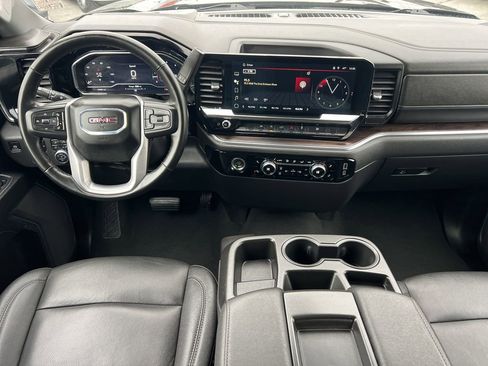 Used 2024 GMC Sierra 1500 SLT image 2