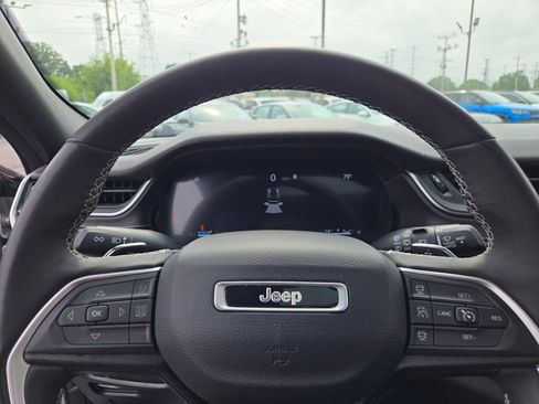 Certified 2024 Jeep Grand Cherokee Altitude AWD/4WD image 37