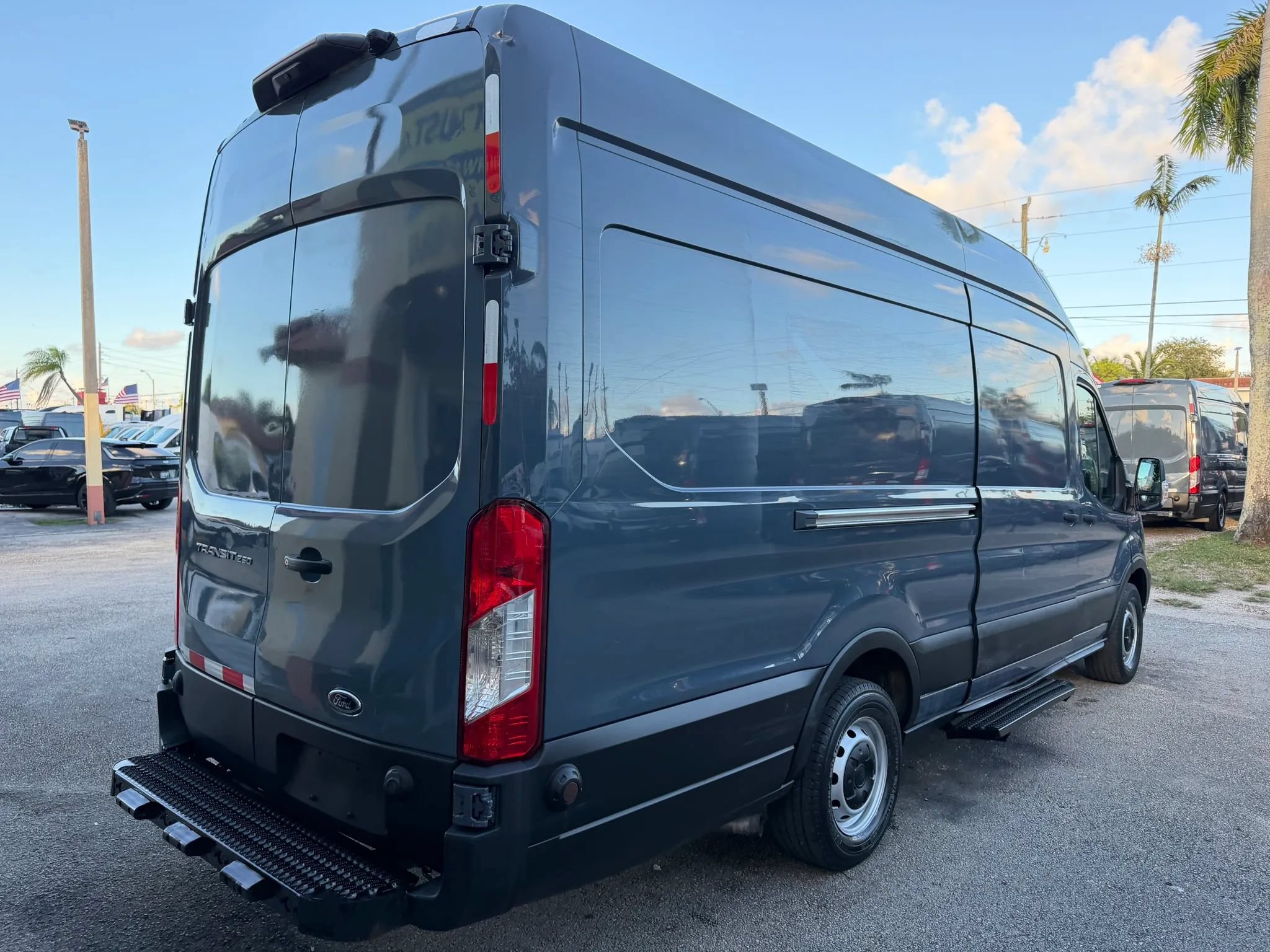 Used 2020 Ford Transit 250 148 High Roof Extended RWD image 6