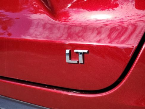 Used 2025 Chevrolet Trax LT w/ LT Convenience Package image 10