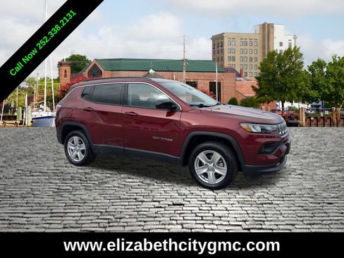 Used 2022 Jeep Compass Latitude image 1