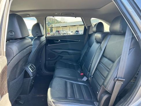 Used 2019 Kia Sorento EX w/ EX Touring Package image 13