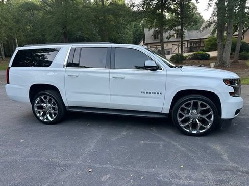 Used 2018 Chevrolet Suburban LS RWD image 9