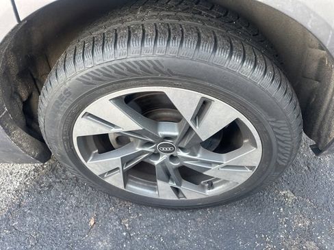 Used 2021 Audi e-tron Premium w/ Towing Package image 7