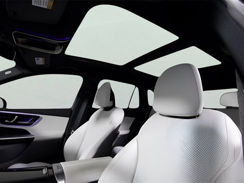 Used 2023 Mercedes-Benz GLC 300 4MATIC image 32