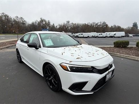 Used 2023 Honda Civic Sport image 2