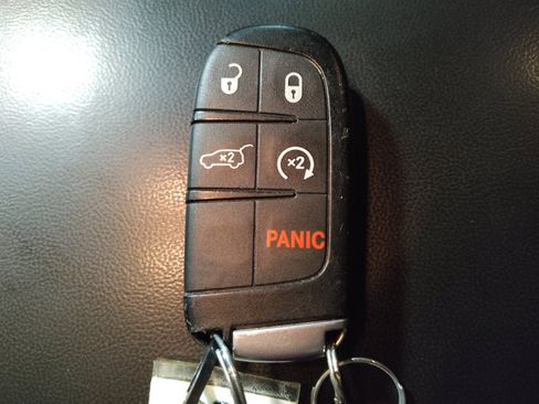 Used 2021 Jeep Grand Cherokee Laredo X RWD image 32