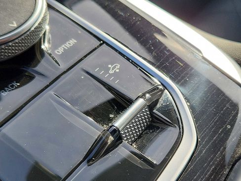 Certified 2024 BMW X7 xDrive40i w/ M Sport Package image 23