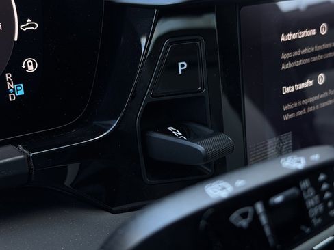 Used 2024 Porsche Macan 4 Electric image 50