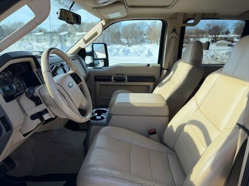 Used 2010 Ford F250 Lariat image 9