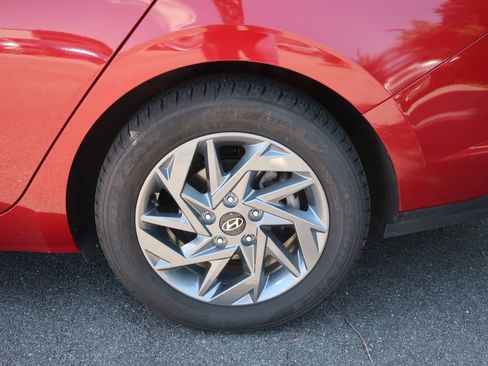 Used 2024 Hyundai Elantra SEL FWD image 15