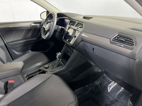 Used 2022 Volkswagen Tiguan SE image 27