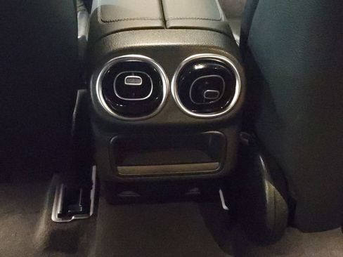 Used 2024 Mercedes-Benz GLC 300 image 13