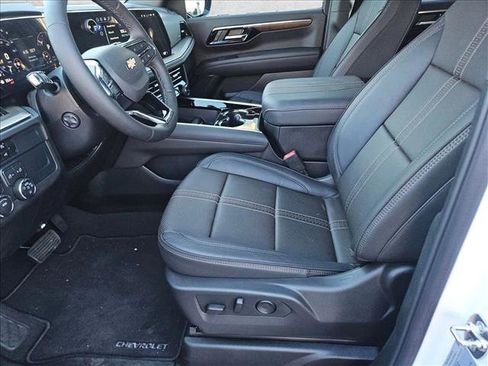 Certified 2025 Chevrolet Suburban High Country image 13
