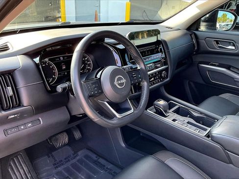 Used 2023 Nissan Pathfinder SL w/ Lighting Package (N92) image 14