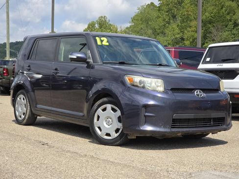 Used 2012 Scion xB FWD image 2
