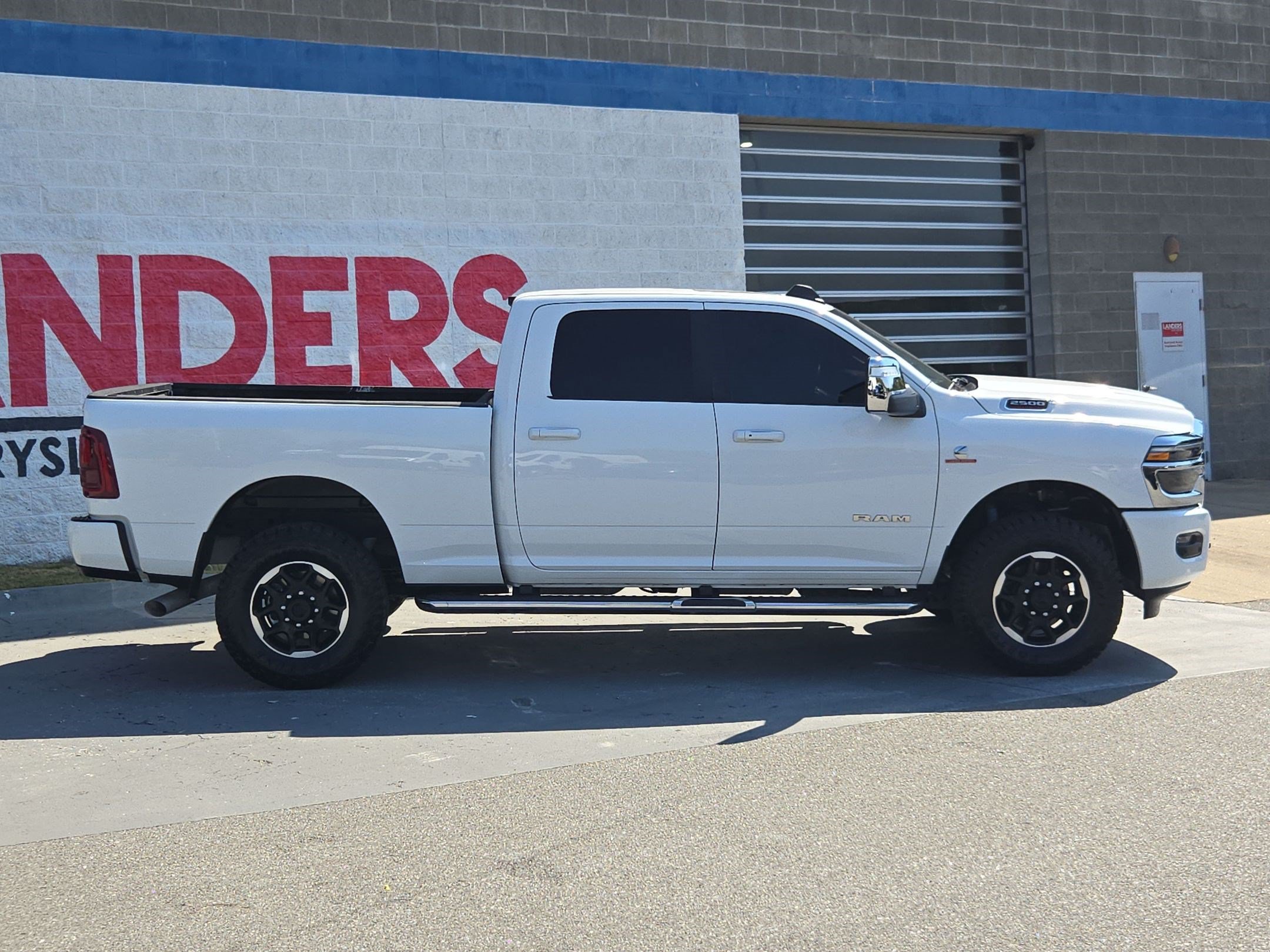 Used 2025 RAM 2500 Laramie AWD/4WD image 8