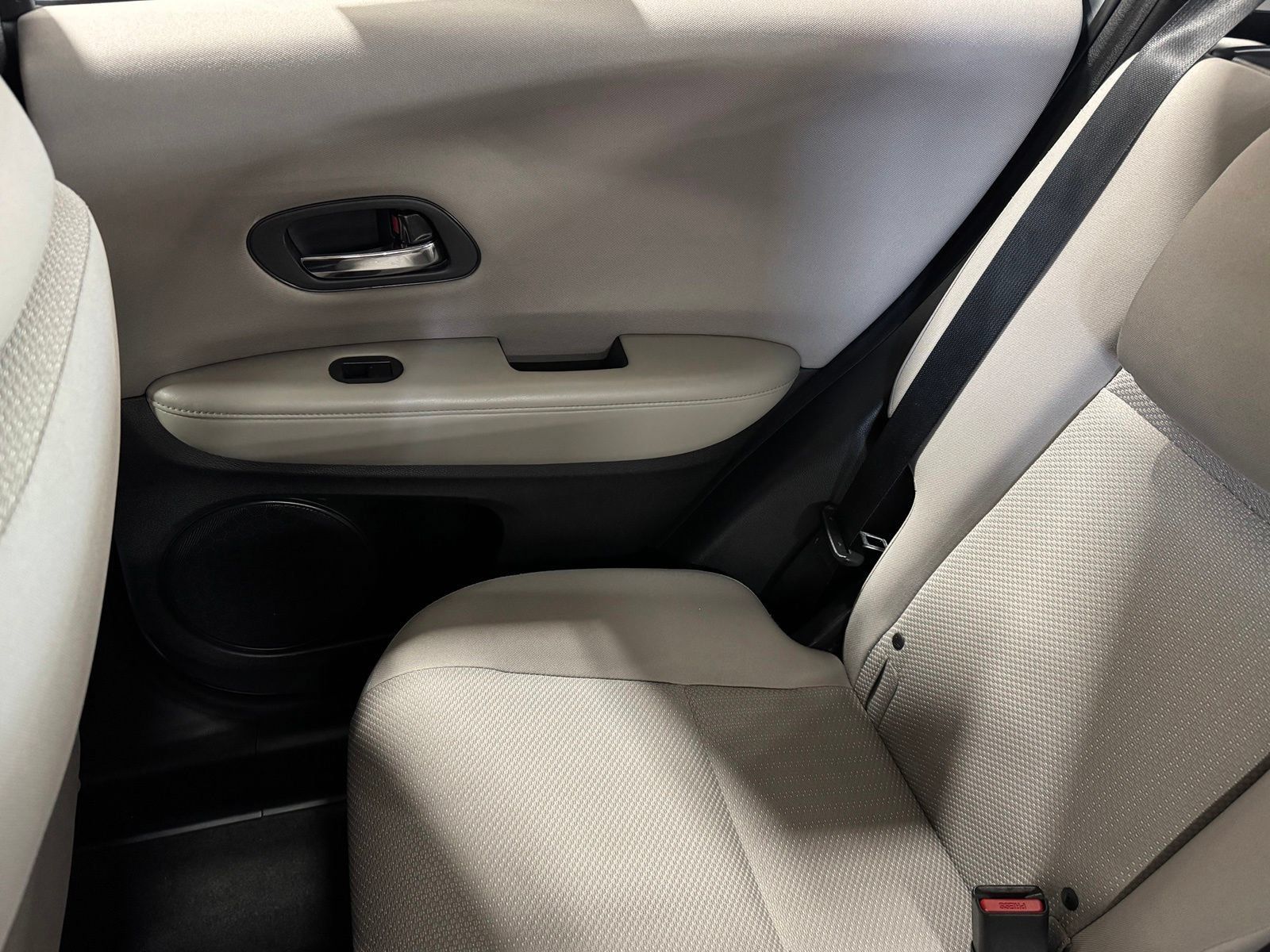 Used 2018 Honda HR-V LX image 32