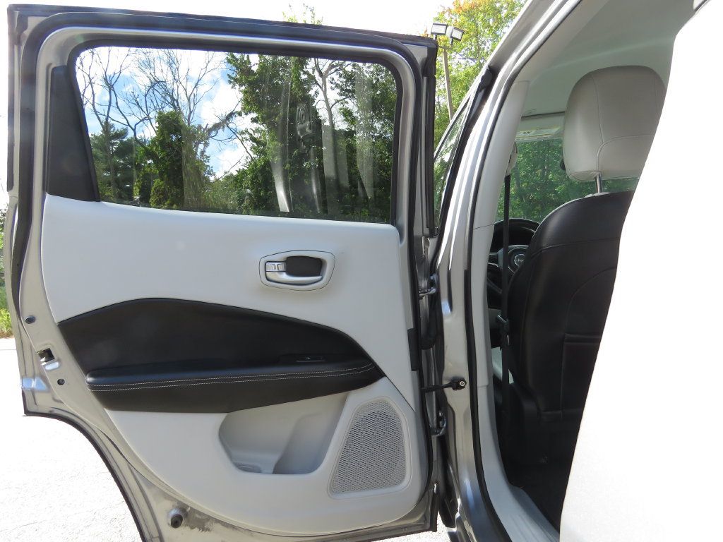 Used 2018 Jeep Compass Latitude w/ Popular Equipment Group AWD/4WD image 18