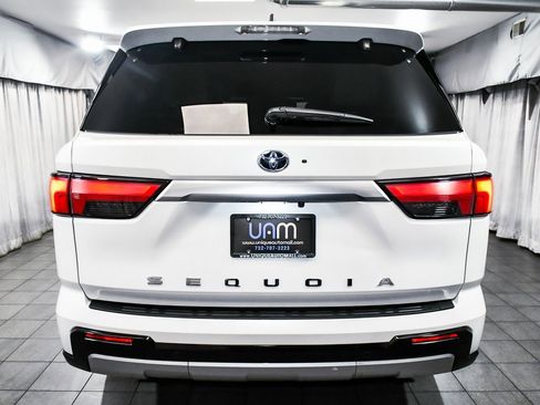 Used 2024 Toyota Sequoia Capstone image 5