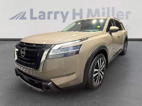 Certified 2024 Nissan Pathfinder Platinum w/ Cargo Package AWD/4WD image 1