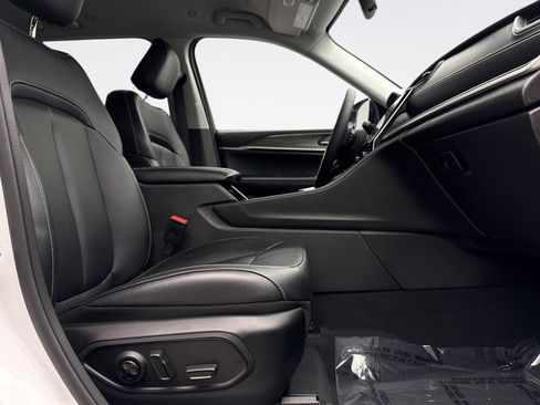 Used 2023 Jeep Grand Cherokee Limited image 16