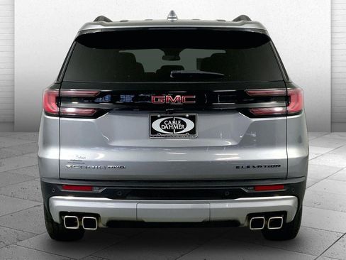 Used 2025 GMC Acadia Elevation AWD/4WD image 3