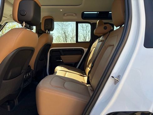 New 2025 Land Rover Defender 110 X-Dynamic SE AWD/4WD image 13