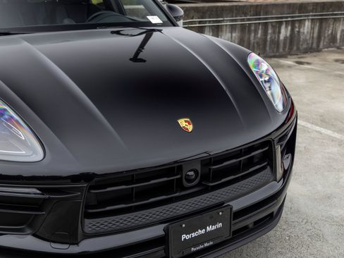 Certified 2026 Porsche Macan AWD/4WD image 17