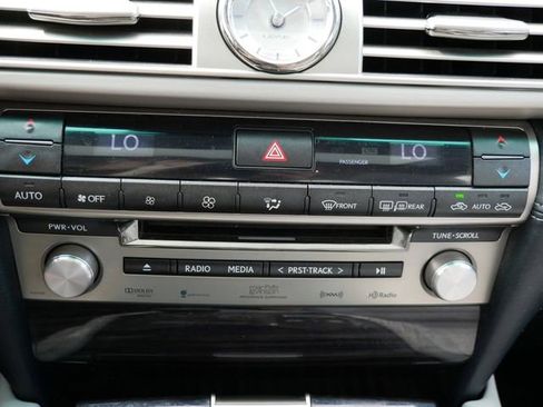 Used 2013 Lexus LS 460 AWD w/ Comfort Pkg image 16