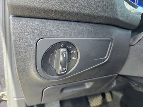 Used 2022 Volkswagen Tiguan SE w/ Panoramic Sunroof Package image 20