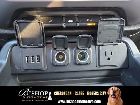 Used 2015 GMC Sierra 1500 SLT w/ All-Terrain Package AWD/4WD image 17