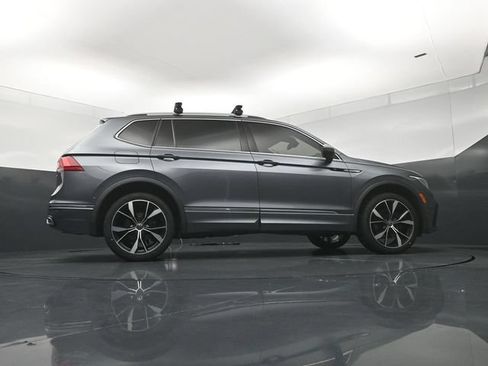 Used 2022 Volkswagen Tiguan SEL R-Line AWD/4WD image 24