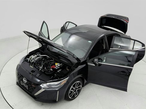 Used 2025 Nissan Sentra SR w/ SR Premium Package FWD image 21