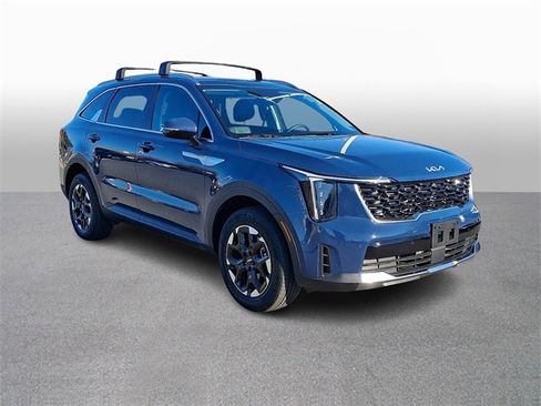 Used 2025 Kia Sorento S w/ Panoramic Sunroof Package image 3