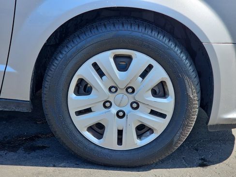 Used 2013 Dodge Grand Caravan American Value Package FWD image 10