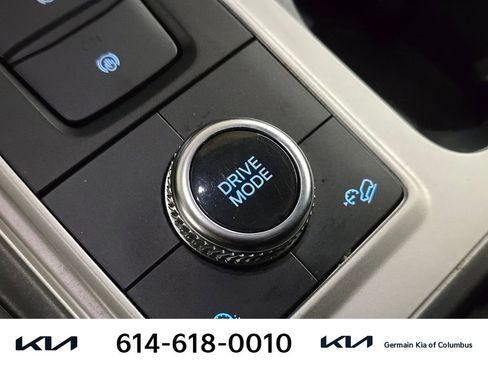 Used 2023 Ford Explorer XLT image 31