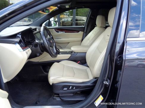 Used 2019 Cadillac XT5 Luxury w/ LPO, Radiant Package AWD/4WD image 9