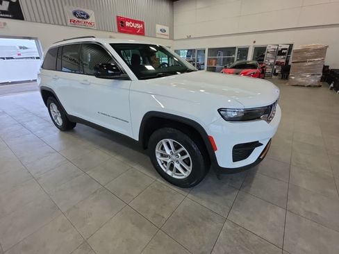 Used 2023 Jeep Grand Cherokee Laredo w/ Luxury Tech Group I AWD/4WD image 5