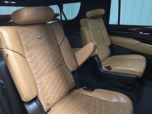 Used 2022 Cadillac Escalade ESV Premium Luxury image 21