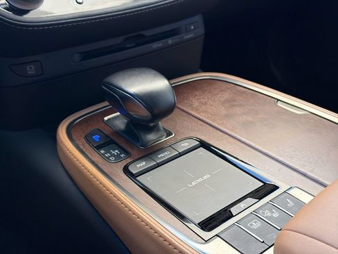 Used 2021 Lexus LS 500 w/ Accessory Package (Z2) RWD image 20