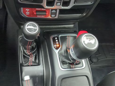 Used 2022 Jeep Wrangler Unlimited Rubicon w/ LED Lighting Group AWD/4WD image 24
