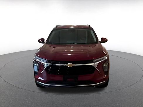 Used 2025 Chevrolet Trax LT FWD image 3