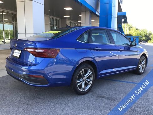 Used 2024 Volkswagen Jetta SE FWD image 6