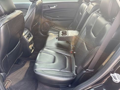 Used 2020 Ford Edge Titanium image 11