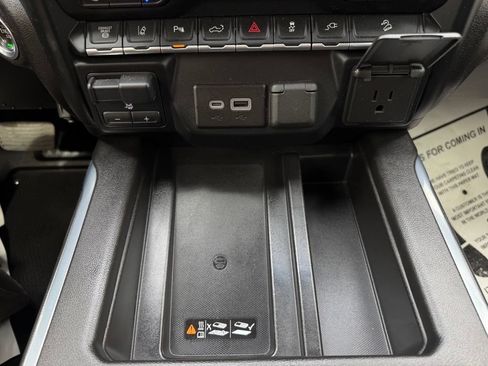 Used 2022 GMC Sierra 2500 AT4 w/ AT4 Preferred Package AWD/4WD image 27
