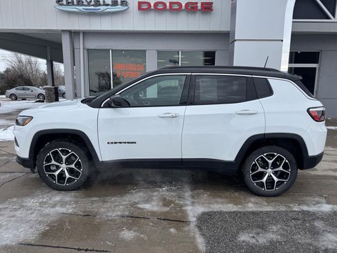 Used 2024 Jeep Compass Limited image 1