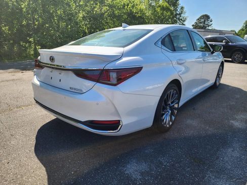 Used 2024 Lexus ES 300h Ultra Luxury w/ Accessory Package (Z2) FWD image 9